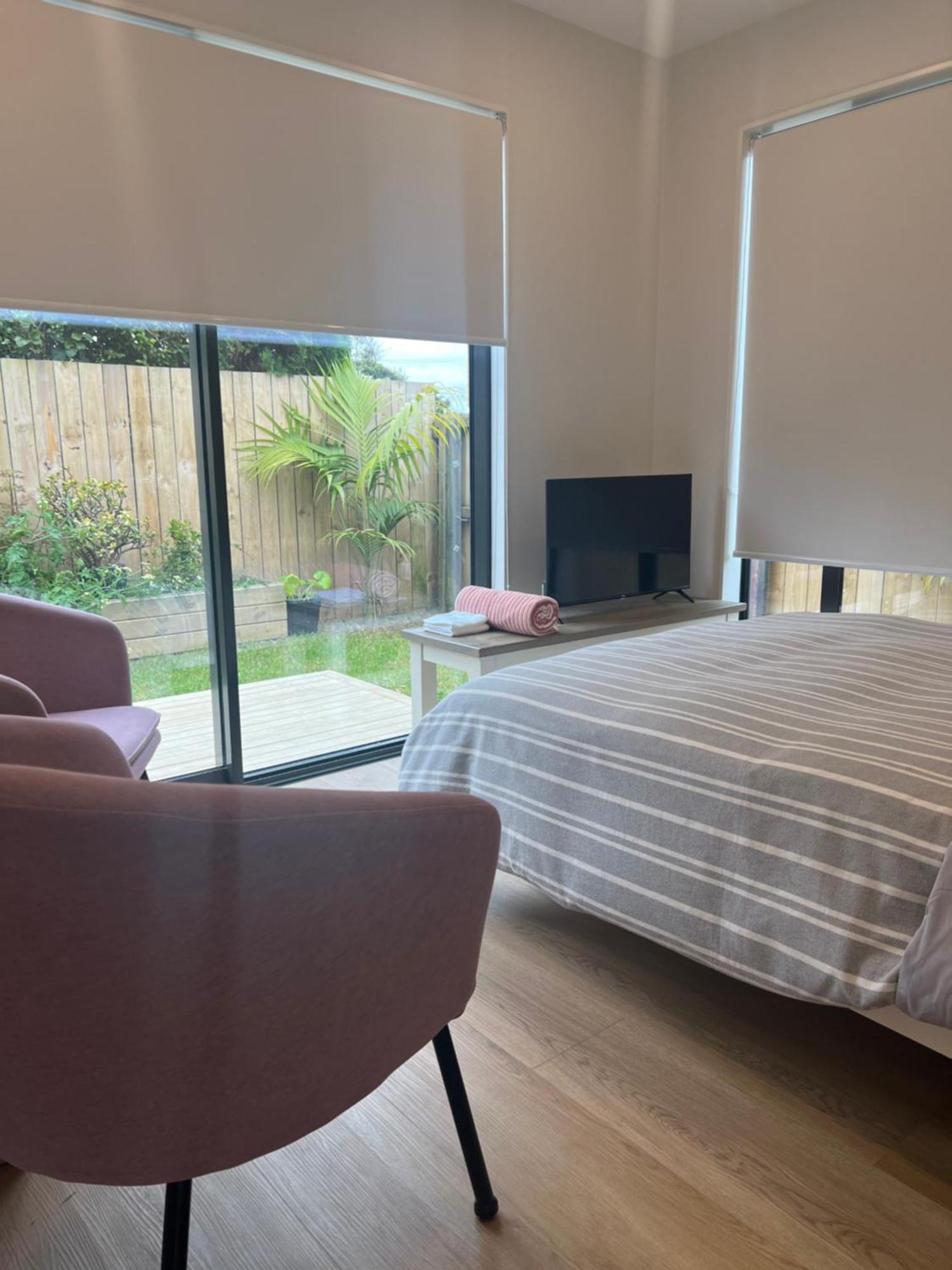 Waverly Place - Unique One Room Apartment Orewa Exterior foto
