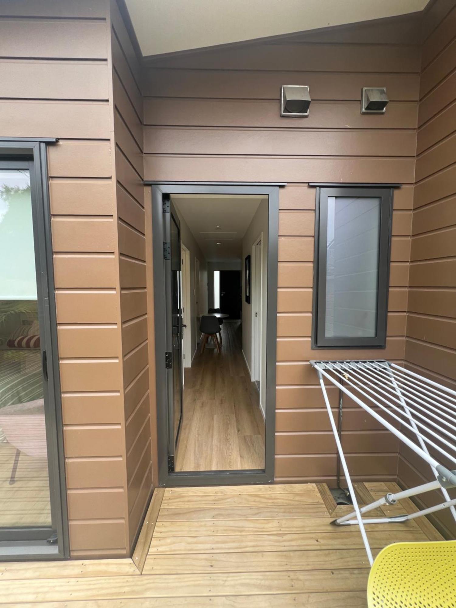 Waverly Place - Unique One Room Apartment Orewa Exterior foto